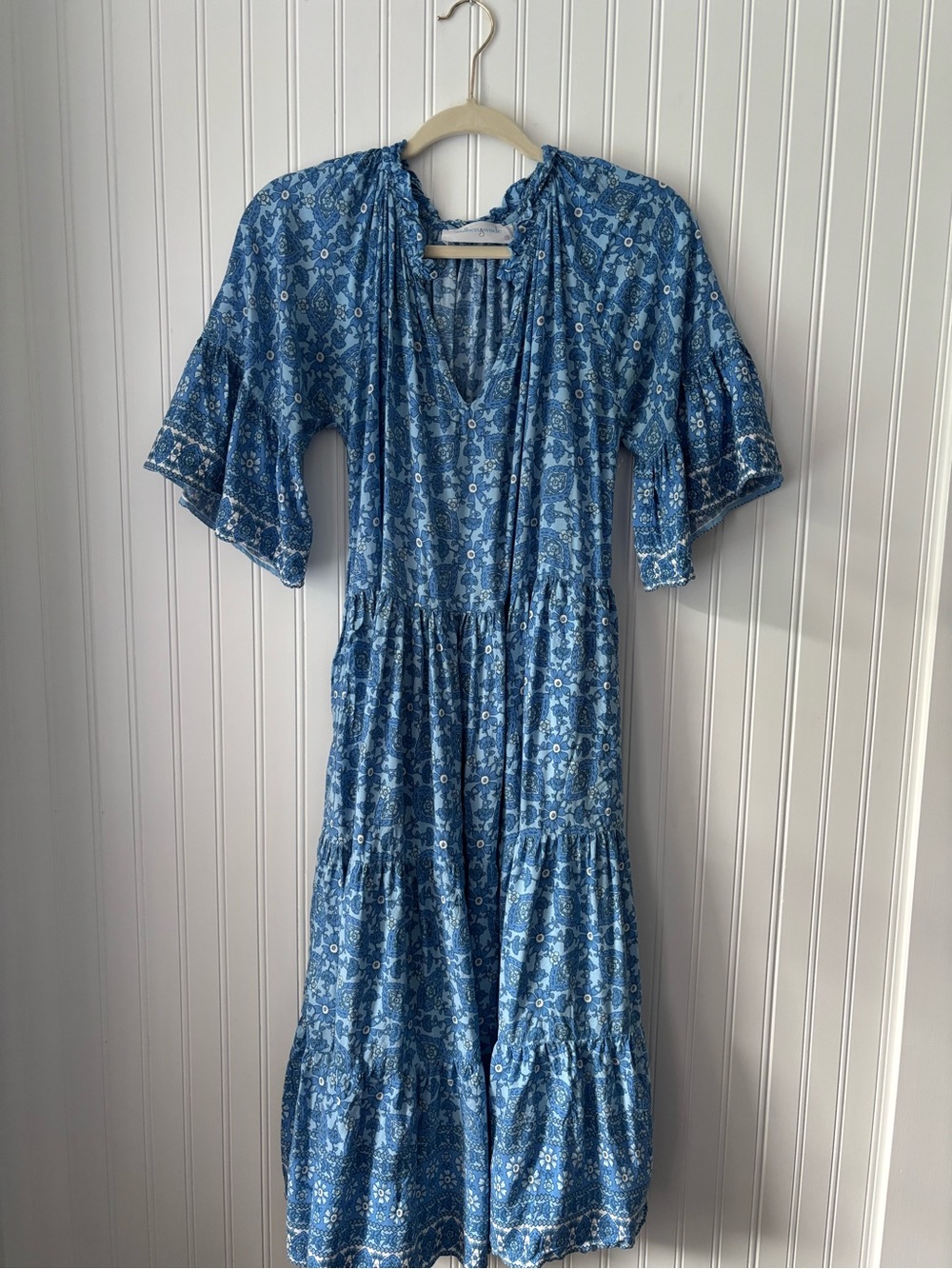 WALKER & WADE Blue Floral Midi Dress - Lightweight V-Neck Summer Dress